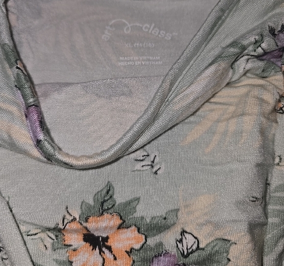 Floral and Solid Dresses Collection - Picture 5 of 7